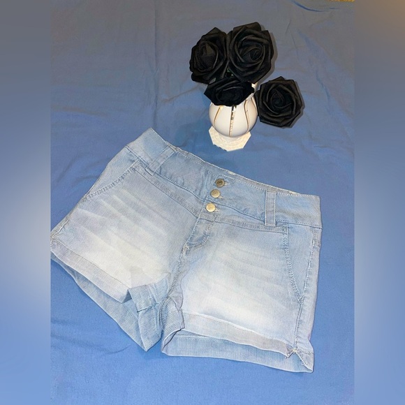 Shorts - Picture 4 of 5